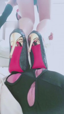 【网盘】【linda】高跟裸足碾压狗 bf10027