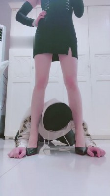 【网盘】【linda】高跟裸足碾压狗 bf10027