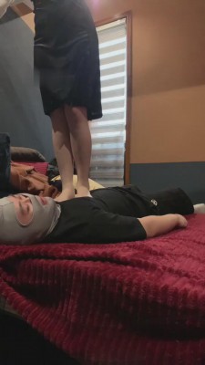 【网盘】【微微S】继父居然喜欢舔脏鞋臭脚 bf10517