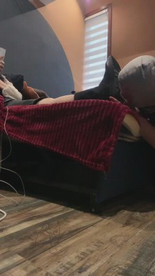 【网盘】【微微S】继父居然喜欢舔脏鞋臭脚 bf10517