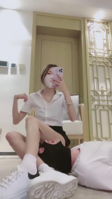 【网盘】【希希子】ol制服白袜调狗 bf10530