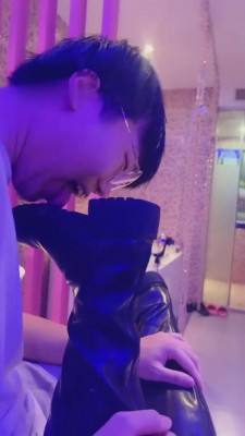 【网盘】【莫妮卡】原味脚狗伺候 bf10595