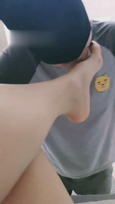 【网盘】【蜜桃儿】飘窗上调教贱狗 bf10648