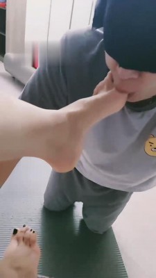 【网盘】【蜜桃儿】飘窗上调教贱狗 bf10648