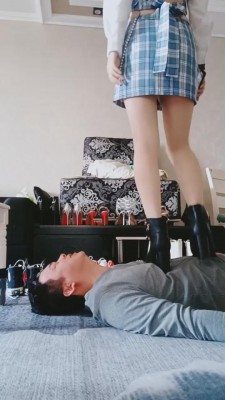 【网盘】【猫神大人】各种鞋踩踏/喝洗脚水【双视角版】 bf10678