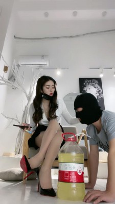 【网盘】【风吟女神】下贱的厕所挑战5升圣水 bf10850