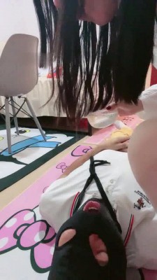 【网盘】【桃子老师】家奴清扫/脚踢/喝洗脚水 bf10940