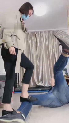 【网盘】【Q月】素人S吊绑重度踢踹 bf10985