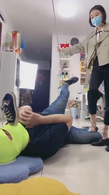 【网盘】【Q月】素人S吊绑重度踢踹 bf10985