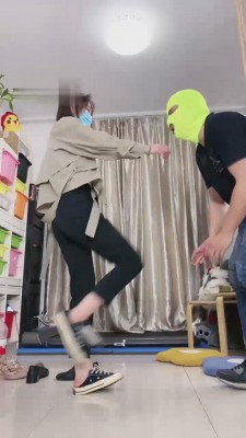 【网盘】【Q月】素人S吊绑重度踢踹 bf10985