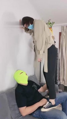 【网盘】【Q月】素人S吊绑重度踢踹 bf10985