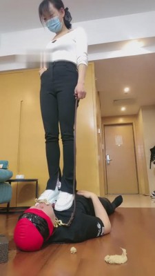 【网盘】【Q月】带素人闺蜜进圈首调狗 bf11020