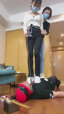 【网盘】【Q月】带素人闺蜜进圈首调狗 bf11020