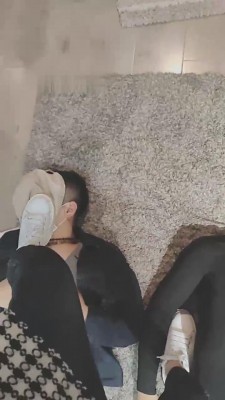 【网盘】【乐爷】小白鞋踩踏碾压脚下奴 bf11127