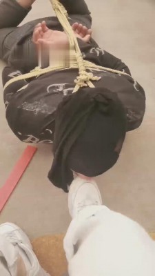 【网盘】【夏夏绳缚】姐妹花把继父捆起来虐待【双视角版】 bf11126