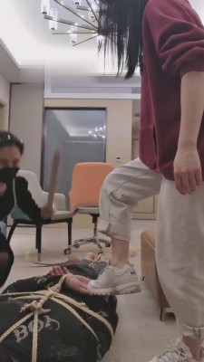 【网盘】【夏夏绳缚】姐妹花把继父捆起来虐待【双视角版】 bf11126