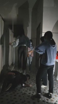 【网盘】【最抗揍M】群殴-精神小妹暴揍专场 bf11166