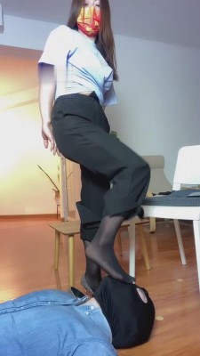 【网盘】【巴莉女王】白领高跟黑丝虐狗奴 bf11190