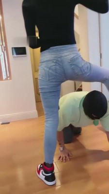 【网盘】【暴力美学】骑肩脚耳光/库里丝腾空跳踩 bf11234