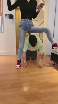 【网盘】【暴力美学】骑肩脚耳光/库里丝腾空跳踩 bf11234