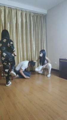 【网盘】【最抗揍M】被精神小妹群殴 bf11299