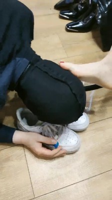 【网盘】【青岛00后大学生】学生情侣主第一次调乖狗狗 bf11348