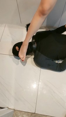 【网盘】【青岛00后大学生】学生情侣主第一次调乖狗狗 bf11348