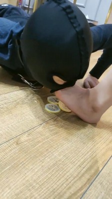 【网盘】【青岛00后大学生】学生情侣主第一次调乖狗狗 bf11348