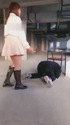 【网盘】【红杉】户外吊绑惩罚跟踪狂 bf11581