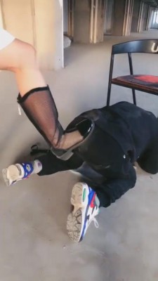 【网盘】【红杉】户外吊绑惩罚跟踪狂 bf11581