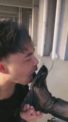 【网盘】【红杉】户外吊绑惩罚跟踪狂 bf11581