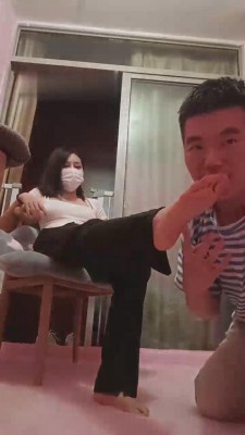 【网盘】【重庆男神】女仆店开发女工作人员做S bf11588