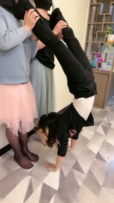 【网盘】【鑫儿教头】藤鞭狠抽/强制清理各种鞋子/闻臭脚/升水 bf11733