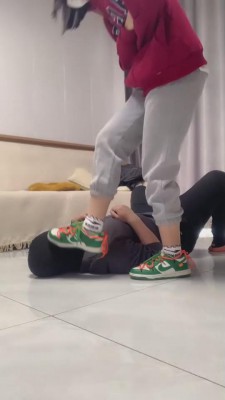 【网盘】【精神小妹】咖啡店小姐姐自由发泄 bf11928