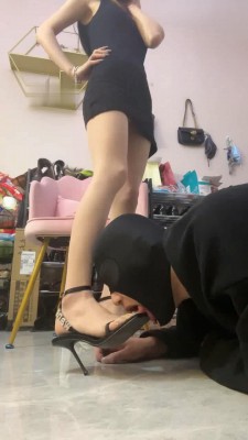 【网盘】【阿月】肉丝高跟调狗 bf11977