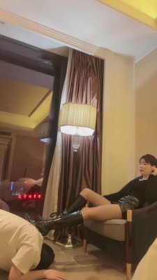 【网盘】【简一】车模皮靴黑丝全体重踩踏 bf12044