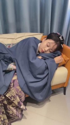 【网盘】【狗哥】素人-汉服白袜小姐姐穿越收拾狗 bf12013