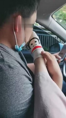 【网盘】【巴莉女王】车内原味棉袜脚羞辱 bf12012