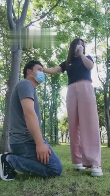 【网盘】【巴莉女王】车内原味棉袜脚羞辱 bf12012