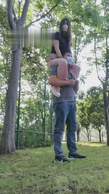 【网盘】【巴莉女王】车内原味棉袜脚羞辱 bf12012