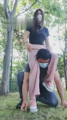 【网盘】【巴莉女王】车内原味棉袜脚羞辱 bf12012