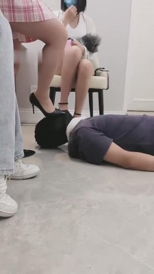 【网盘】【萝莉糖糖】带两素人闺蜜玩弄男朋友【双视角版】 bf14576