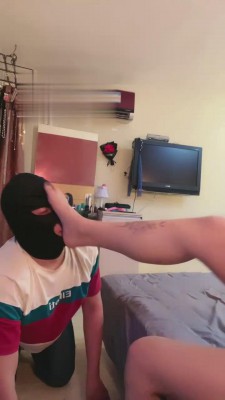 【网盘】【初见】偷偷舔主人脚的下场 bf15413