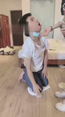 【网盘】【欣欣S】黑丝棉袜小白鞋玩畜生 bf15738