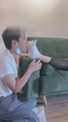 【网盘】【欣欣S】黑丝棉袜小白鞋玩畜生 bf15738