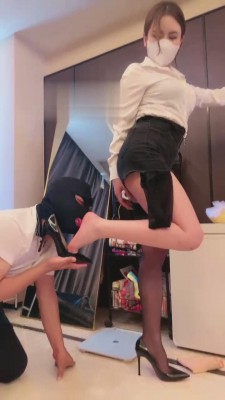 【网盘】【三三】黑丝高跟御姐羞辱狗奴 bf15896