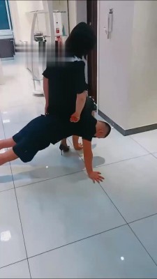 【网盘】【羽诺】多奴跪下磕头/舔脏鞋 bf16429