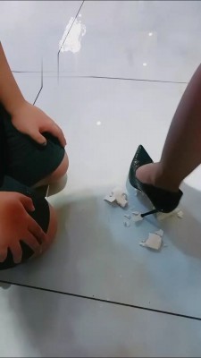 【网盘】【羽诺】多奴跪下磕头/舔脏鞋 bf16429