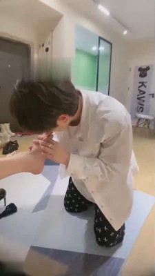 【网盘】【一诺大小姐】带上素人闺蜜半夜惩罚表哥 bf16635