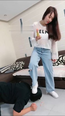 【网盘】【小祖宗】鞋底踩食物喂食专场 bf16643